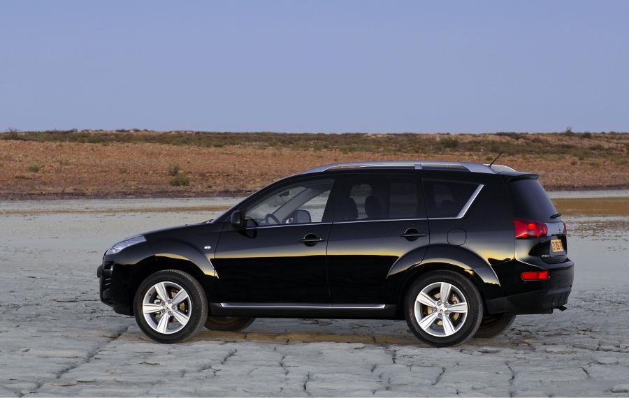  Peugeot 4007 2008 года  (фото 24 из 57)